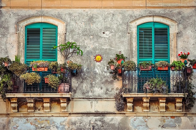 come-decorare-il-balcone-in-primavera